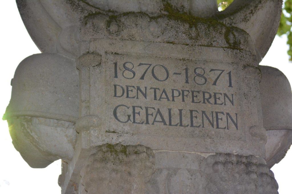 Heilmaier Marktbrunnen Kriegerdenkmal