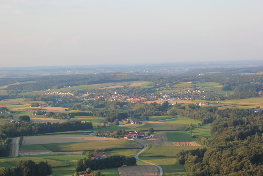 Blick von Loipfing - Steinspoint aus in Richtung Isen vom Ballon